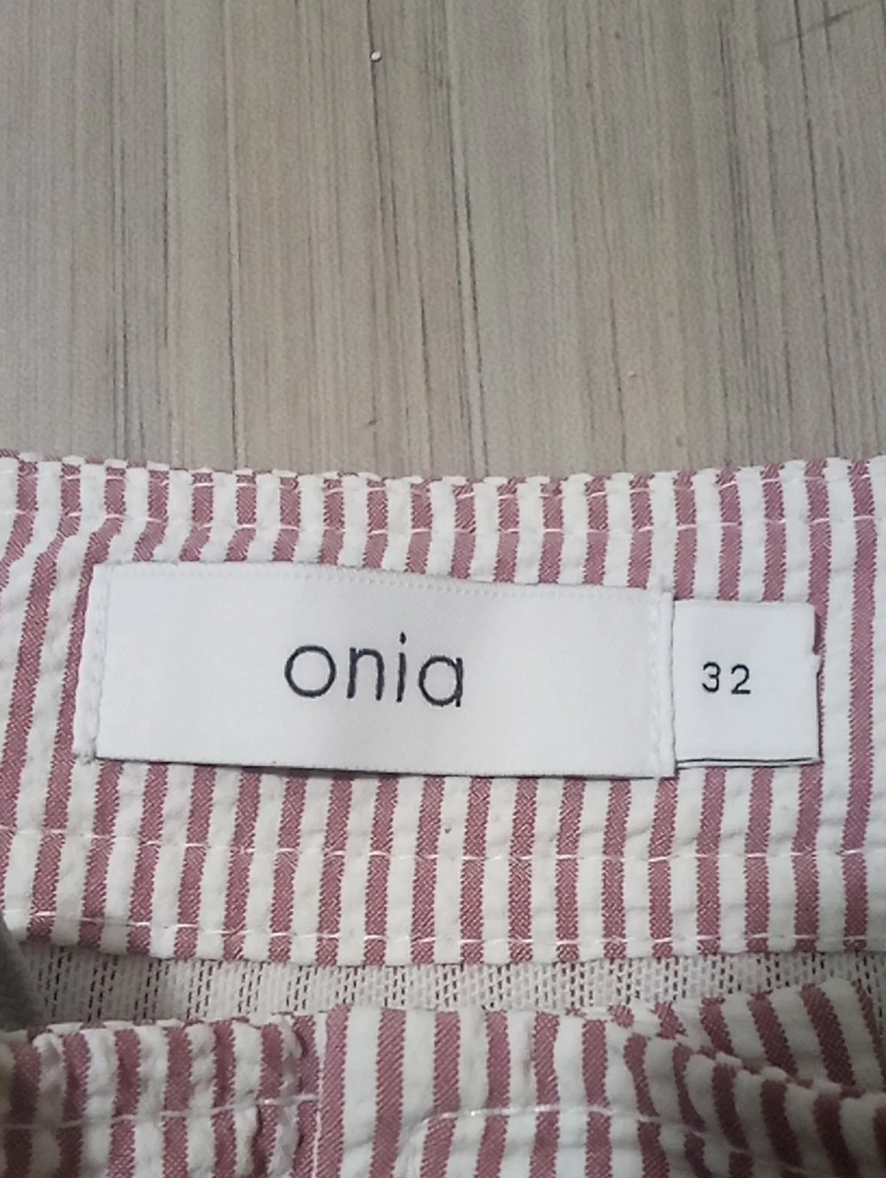 🌁 EUC: ONIA; MENS CALDER, STRIPED STRETCH SEERSUCKER SWIM SHORTS, BRICK/32